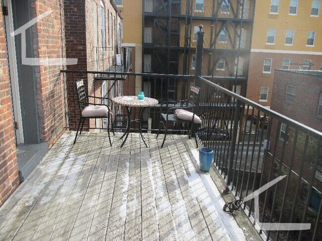 Primary Photo - South Huntington 3-Bed