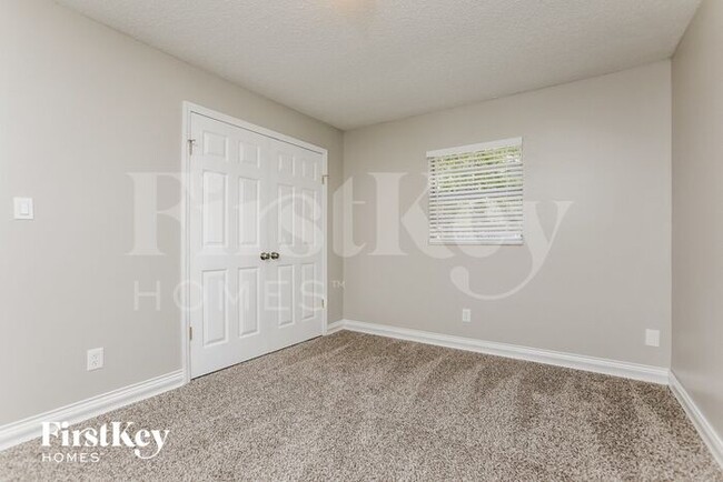 Building Photo - 5321 Hillside Dr