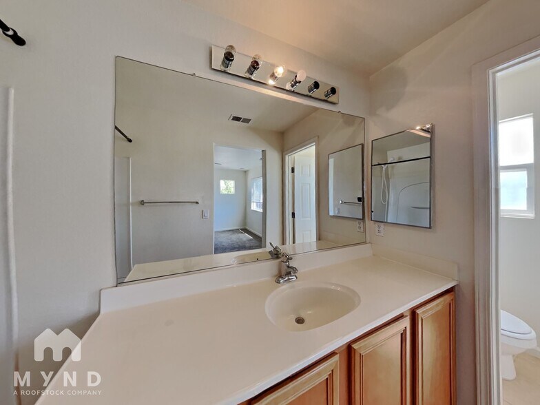 Building Photo - 9175 Brown Eagle Ct