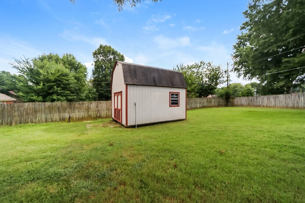 Building Photo - 7333 Eastover Blvd