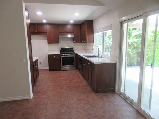 Building Photo - Beautiful updated 1-story home in Northridge