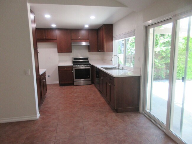 Building Photo - REDUCED PRICE!  Beautiful updated 1-story ...