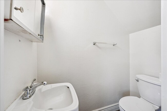 Building Photo - 8828 La Riviera Dr