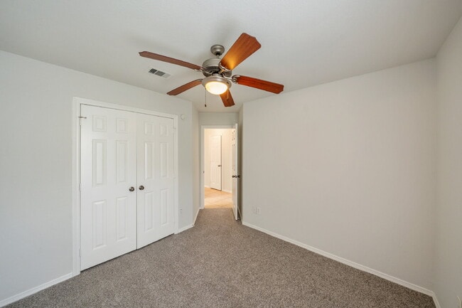 Building Photo - 305 Golden Oak Dr