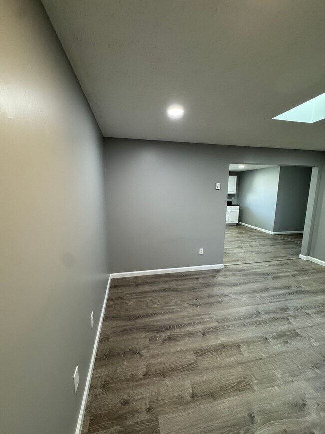 Building Photo - 1036 Chicopee St