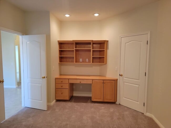 Building Photo - Freshly Updated 2 Bedroom Home in Washington!