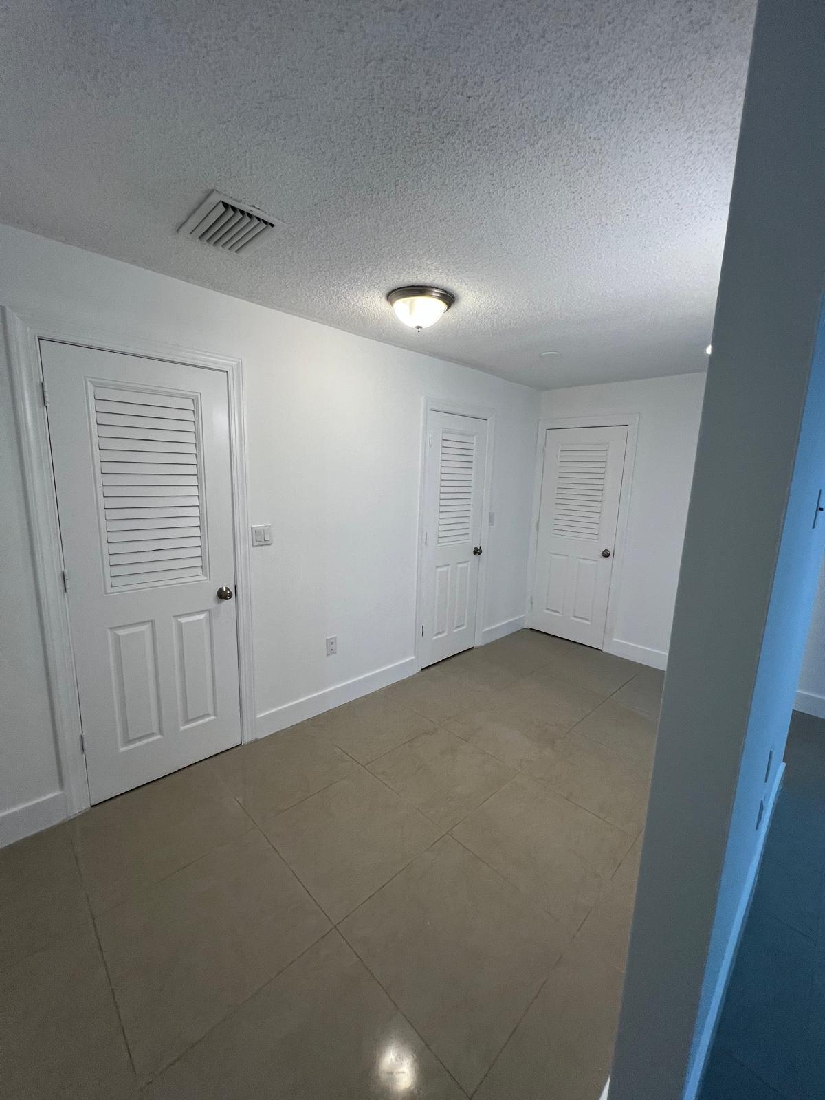 Building Photo - 1060 SW 111th Way