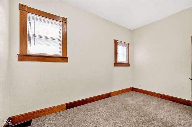 Building Photo - 456 N Centennial St