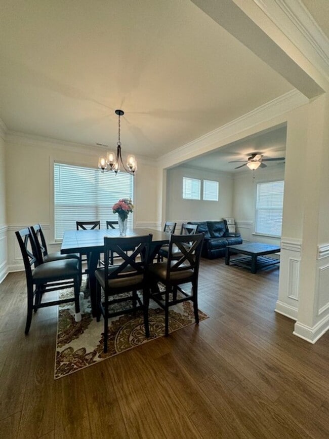 Building Photo - 5BR/4BA w/ Guest Suite + Loft in Hampton Woods