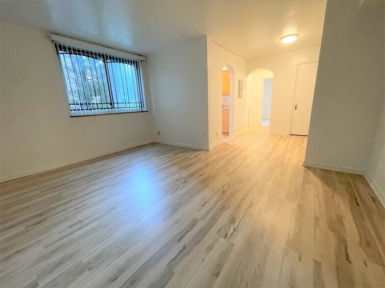 Building Photo - 5712 Phillips Ave