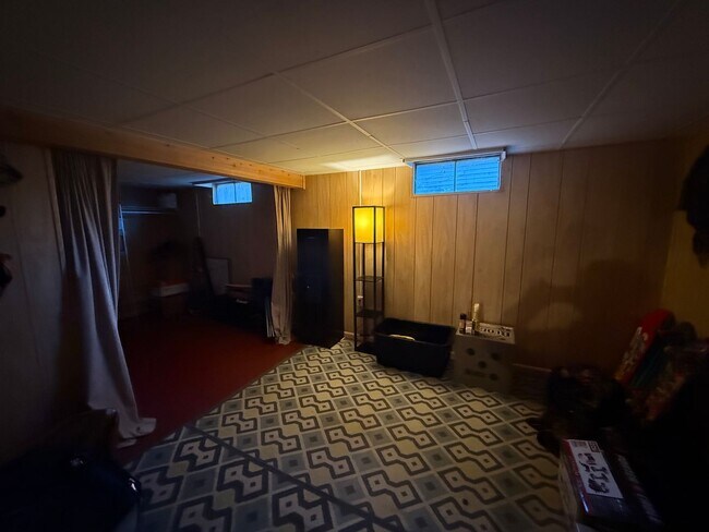 Building Photo - 3-Bedroom, 1-Bath Home for Rent – Lowell