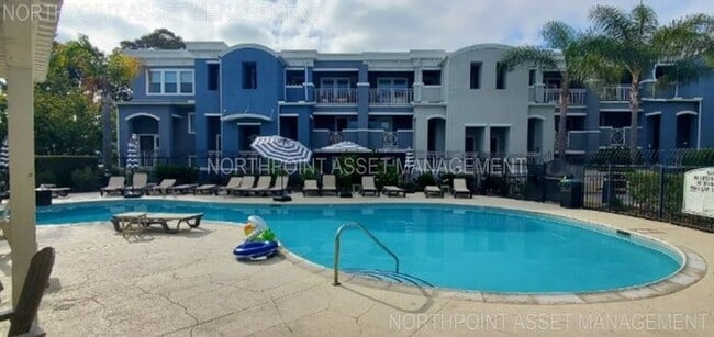 Building Photo - 2 Bed, 2 Bath located within Point Loma an...