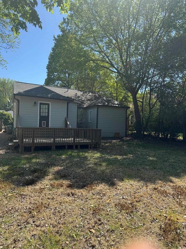 Building Photo - 193 Alexander St