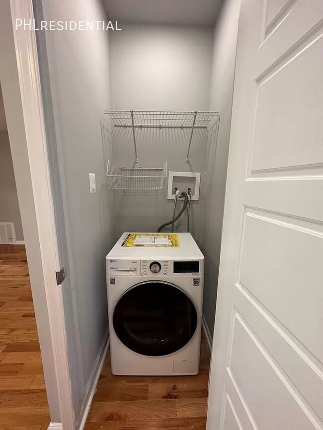 Building Photo - 7057 Cresheim Rd