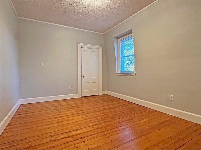 Building Photo - 399 Newtonville Ave