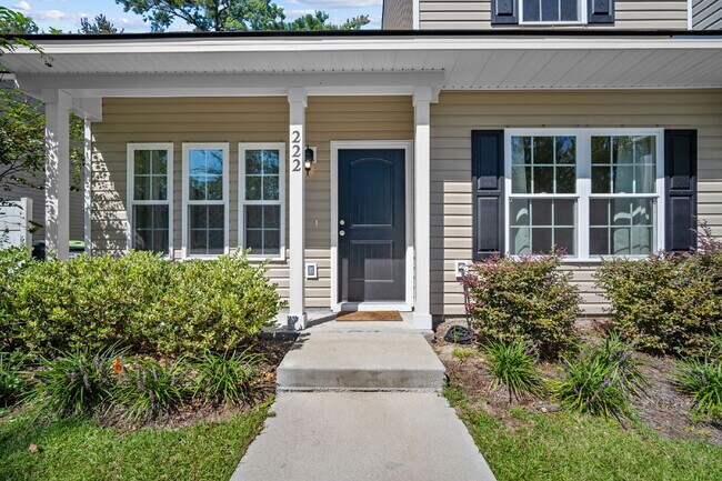 Building Photo - 3 Bedroom 2.5 Bath home in Azalea Square