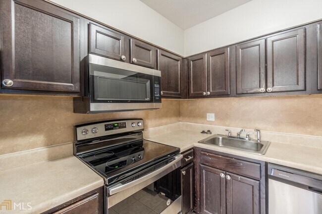 Building Photo - 3097 Colonial Way