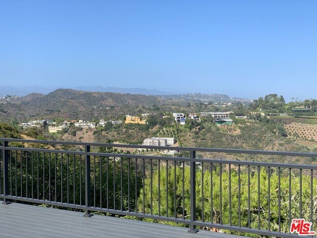 Building Photo - 1256 Stradella Rd