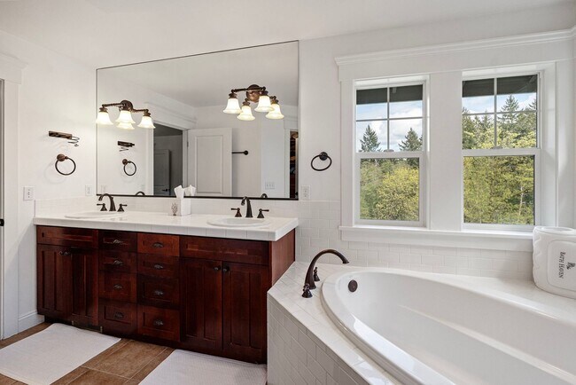 Building Photo - Custom Craftsman Estate on 1.5+ Sun-drenched Acres