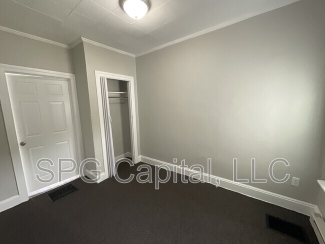 Building Photo - 659 W College Ave