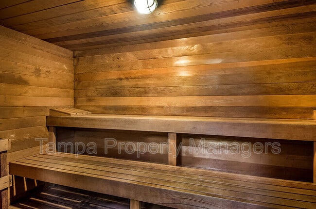 Building Photo - 201 Country Ln