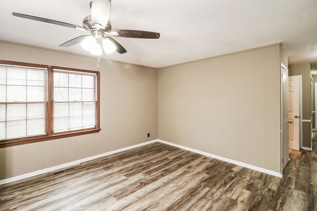 Building Photo - 3001 Green Grove Cir NE