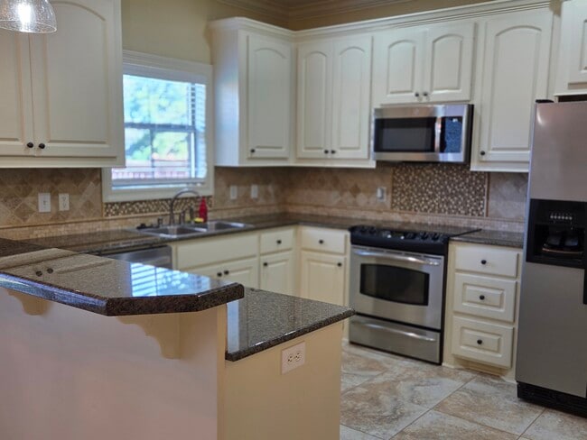 Building Photo - 462 Pinebrook Cir