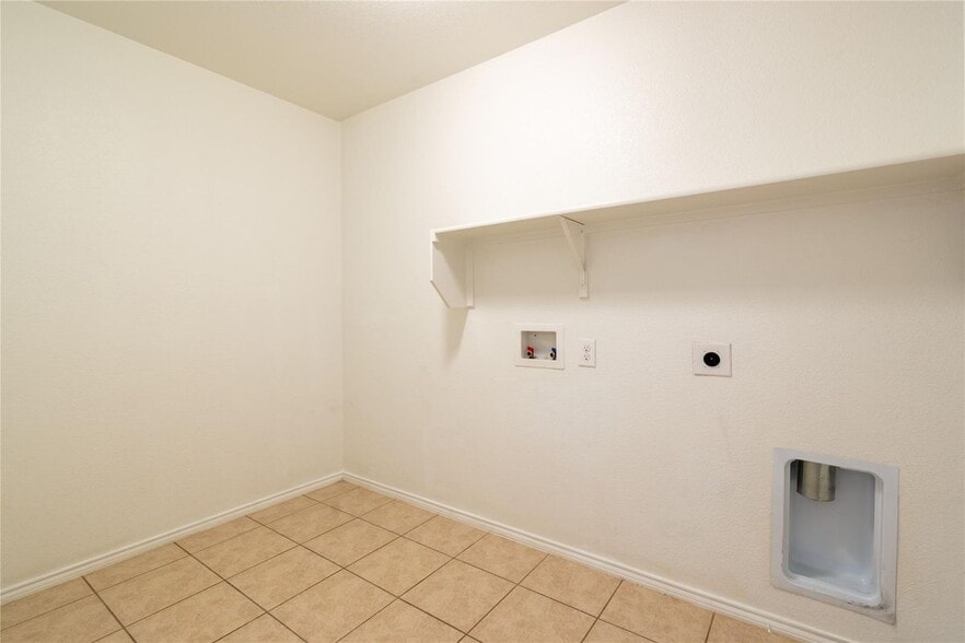 Building Photo - 5829 Mountain Bluff Dr