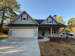 Building Photo - Spacious East Athens 4BR / 3.5BA Home with...