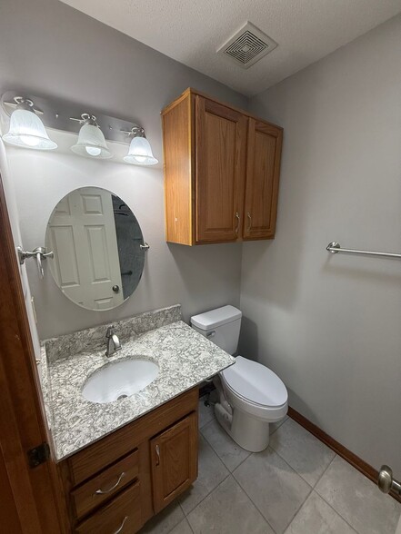 Building Photo - 5018 Goldfinch Ln