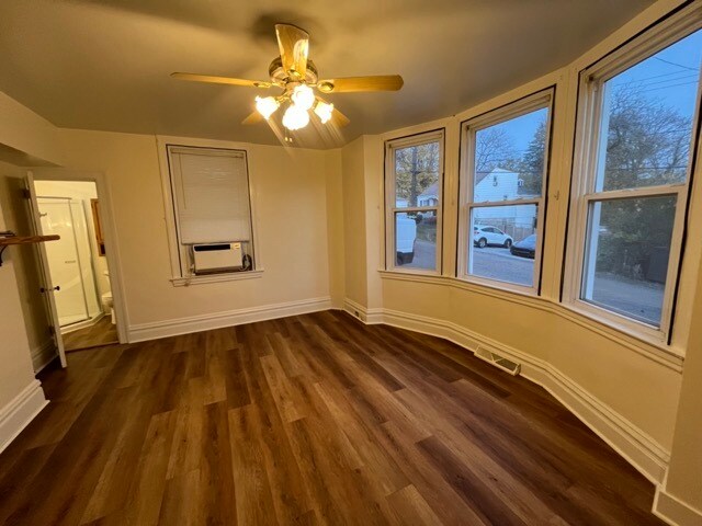 Building Photo - 700 Ravenswood Ave