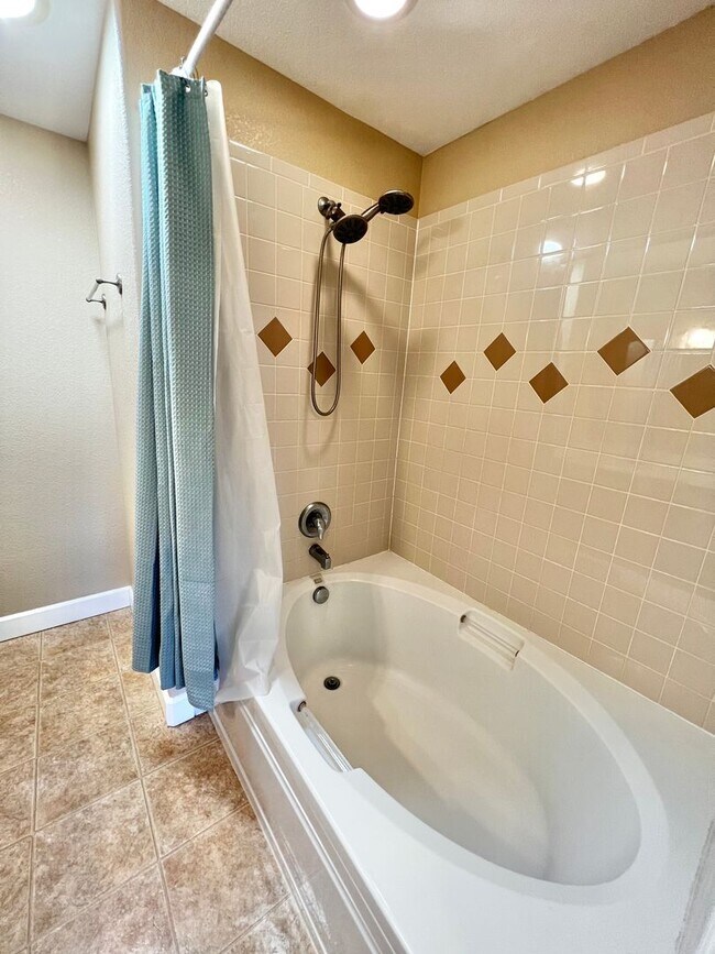Building Photo - 4101 Crittenton Ln