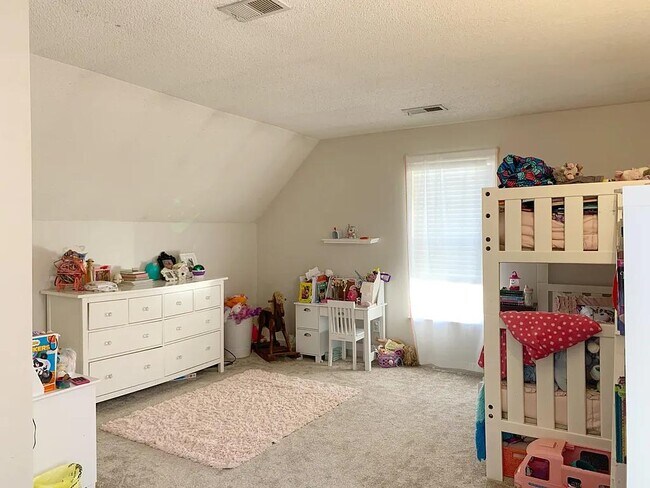 Building Photo - 207 Twinleaf Way