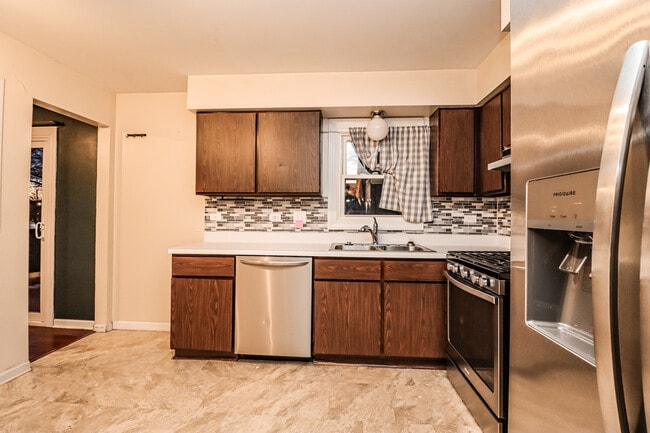 Building Photo - 500 Westwood Ave