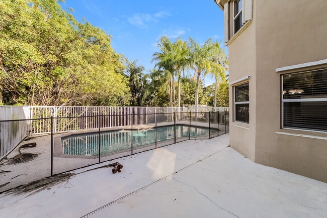 Building Photo - 228 La Costa Way