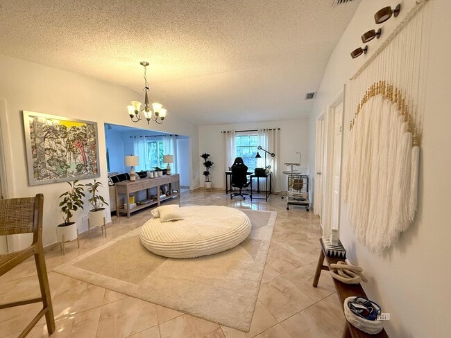 Building Photo - 15860 Laurel Oak Cir
