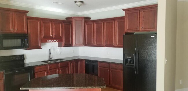 Building Photo - 405 S Pointe Dr