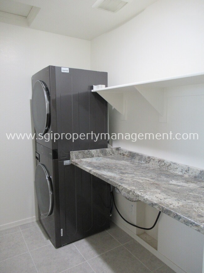 Building Photo - 19218 W Pierson St