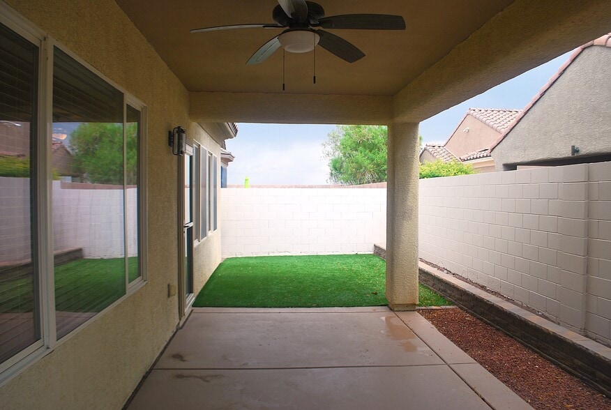 Covered Patio with Ceiling Fan - 6809 Palmetto Pines Ct