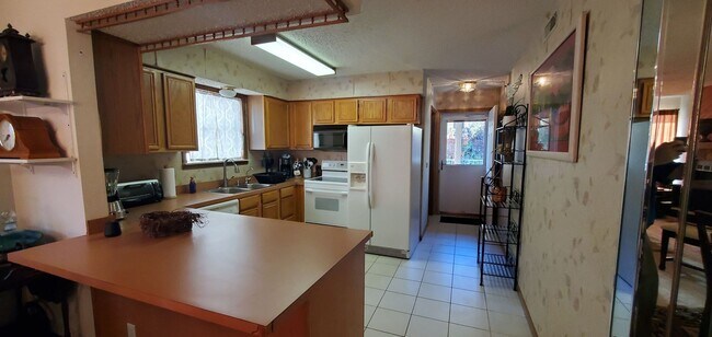 Building Photo - 2 bedroom lakeview condo in Lake Ozark for...