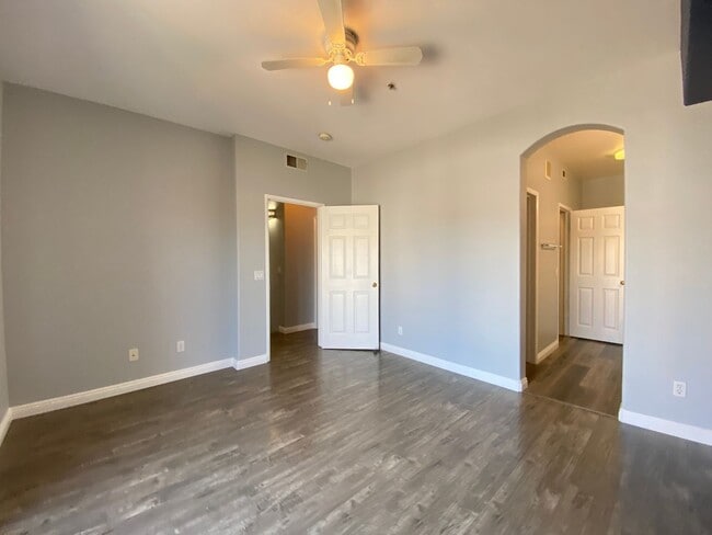 Building Photo - Beautiful Townhome in the Cascada Communit...