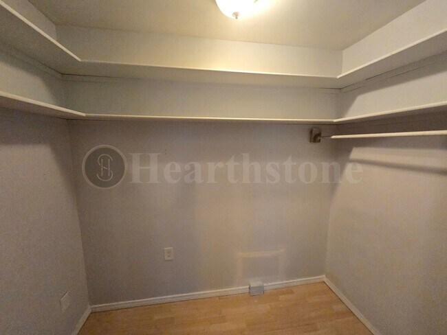 Building Photo - 1307 Gidding St