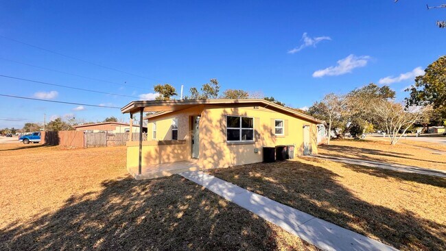 Building Photo - $300 off of a month of rent! Charming 3-Bedroom Home in Deltona! – Pets Welcome (Up to 30 lbs) – ...