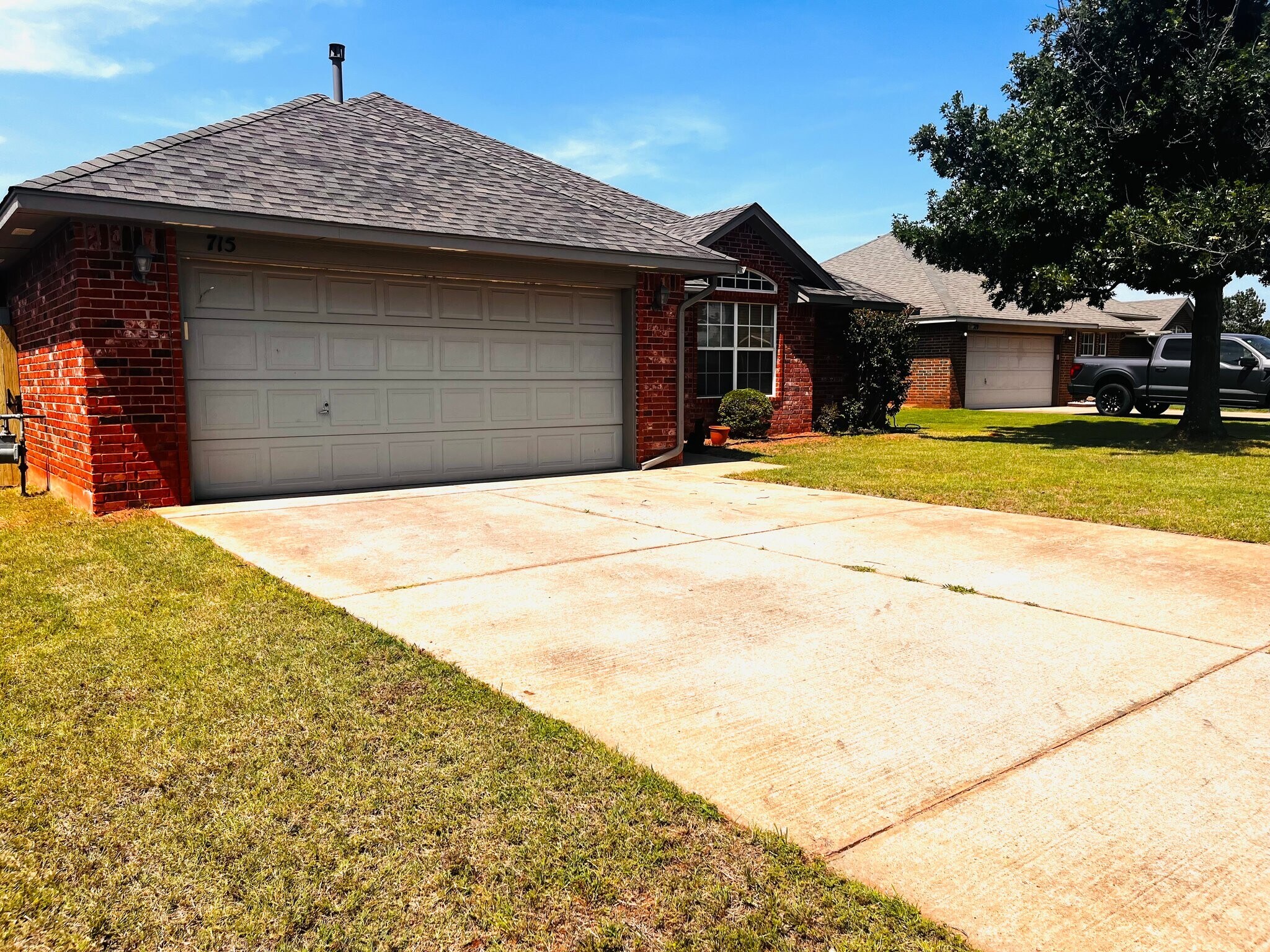 Building Photo - 715 E Forest Ct Ln