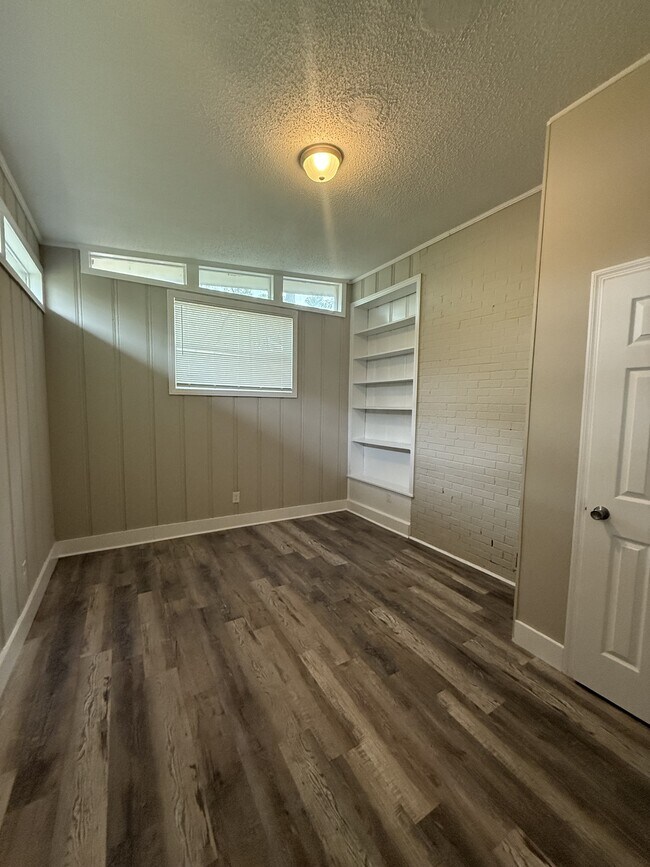 Building Photo - 913 Daniel Cir