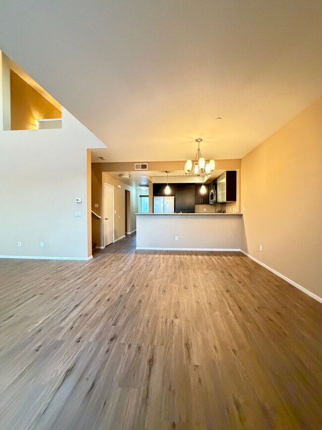 Building Photo - Unbeatable Downtown Escondido Townhome