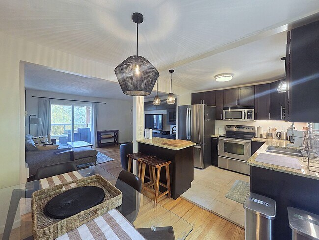 Building Photo - $1,950 - 2 Bed / 1 Bath Fully Furnished Condo in Secure Building in Rockwood/Manito Neighborhood