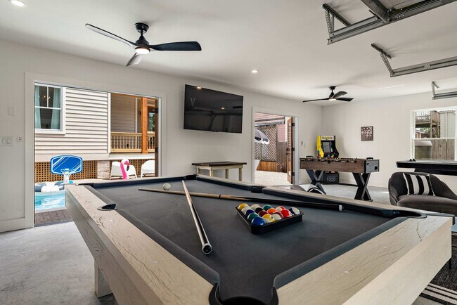 Building Photo - 28 W Castillo Dr