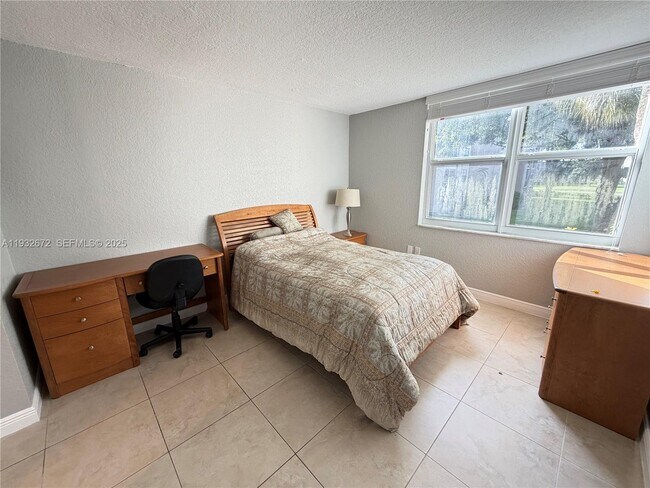 Building Photo - 9491 Evergreen Pl