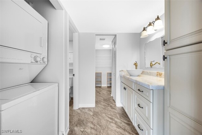 Building Photo - 1083 Forest Lakes Dr